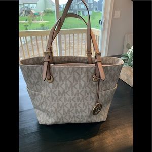 Michael Kors Jet Set Tote